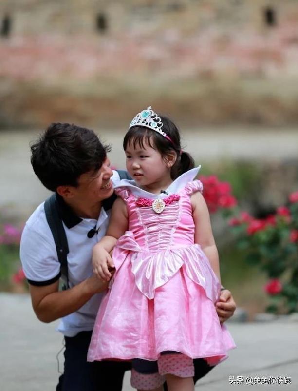 王宝强10岁儿子近照长相清秀,王宝强王子豪