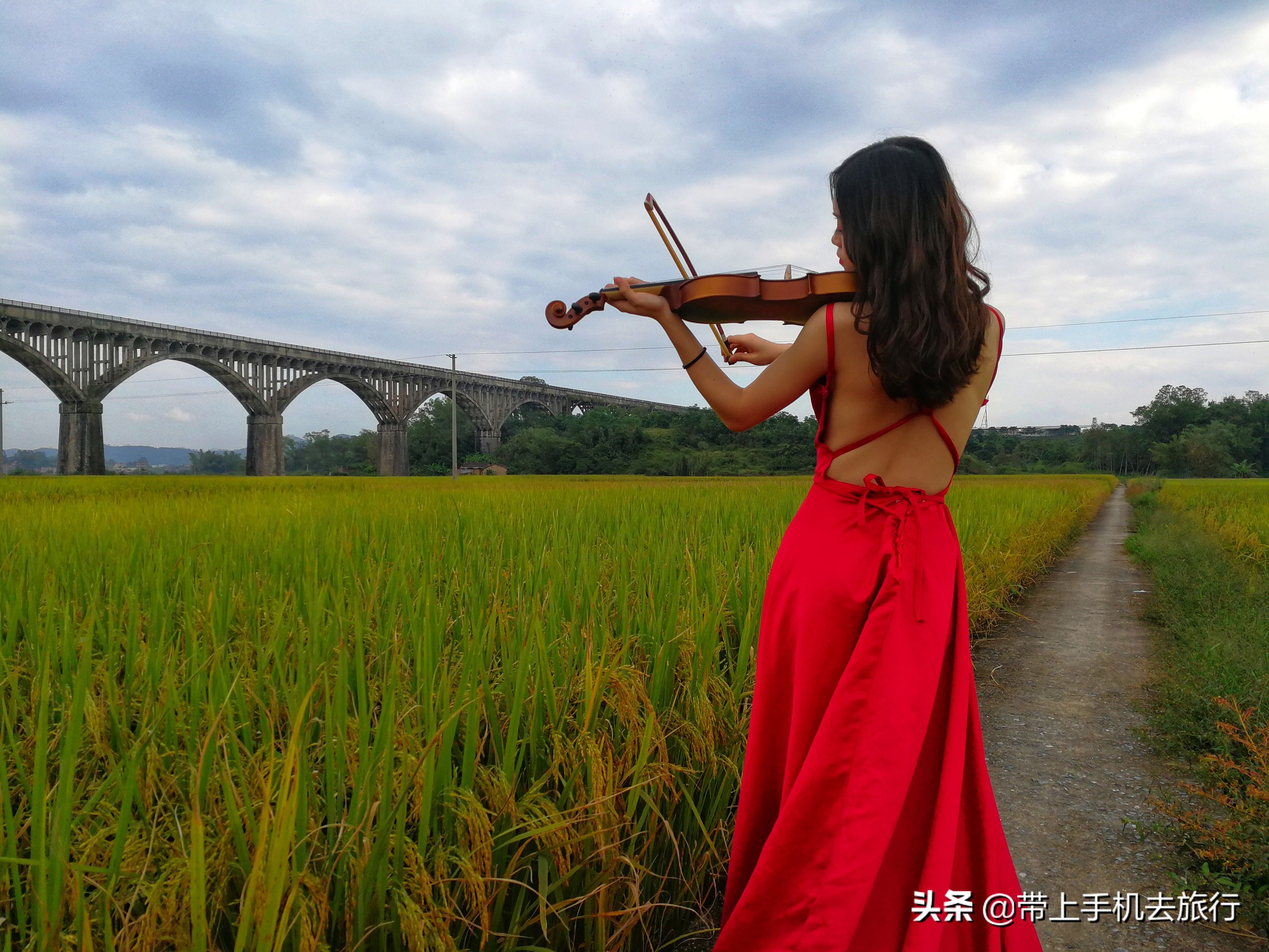 vivo手机逆光功能怎么使用,苹果手机拍逆光人像怎样拍摄