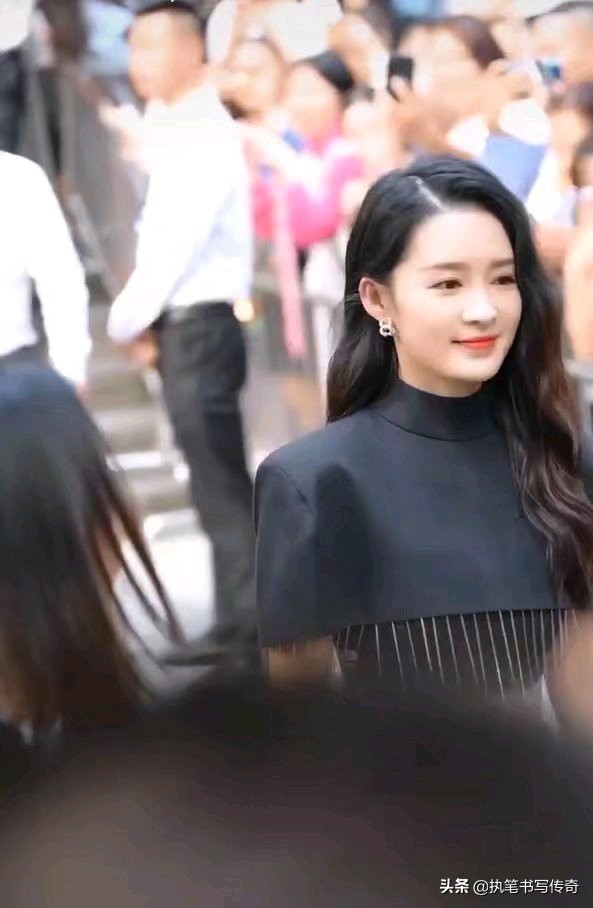 李沁走在路上的视频,李沁成长的路上必定经历很多风雨