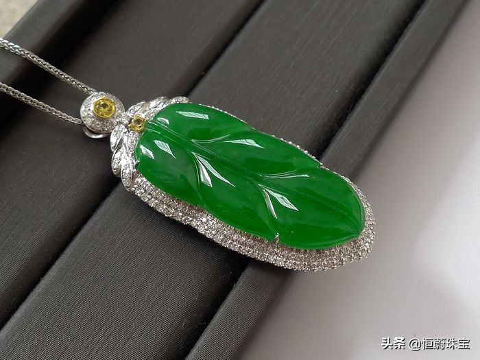 周大福50岁佩戴黄金项链,50岁女人戴哪款项链好看