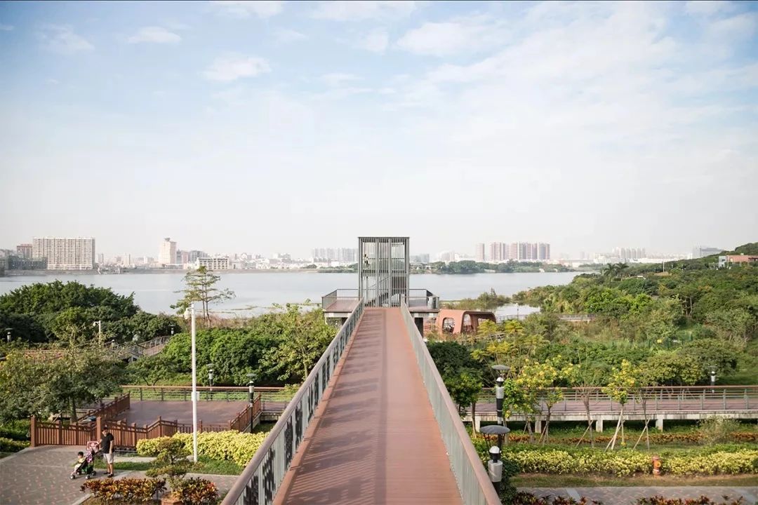 深圳11号线哪一站下车可以看海,坐深圳11号线去看海的地方