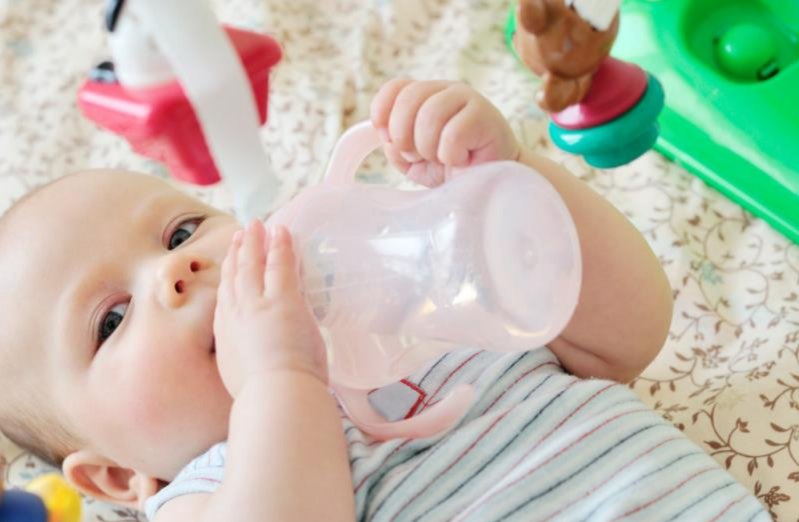 满月宝宝没吃饱表现,宝宝满月没长体重是什么原因