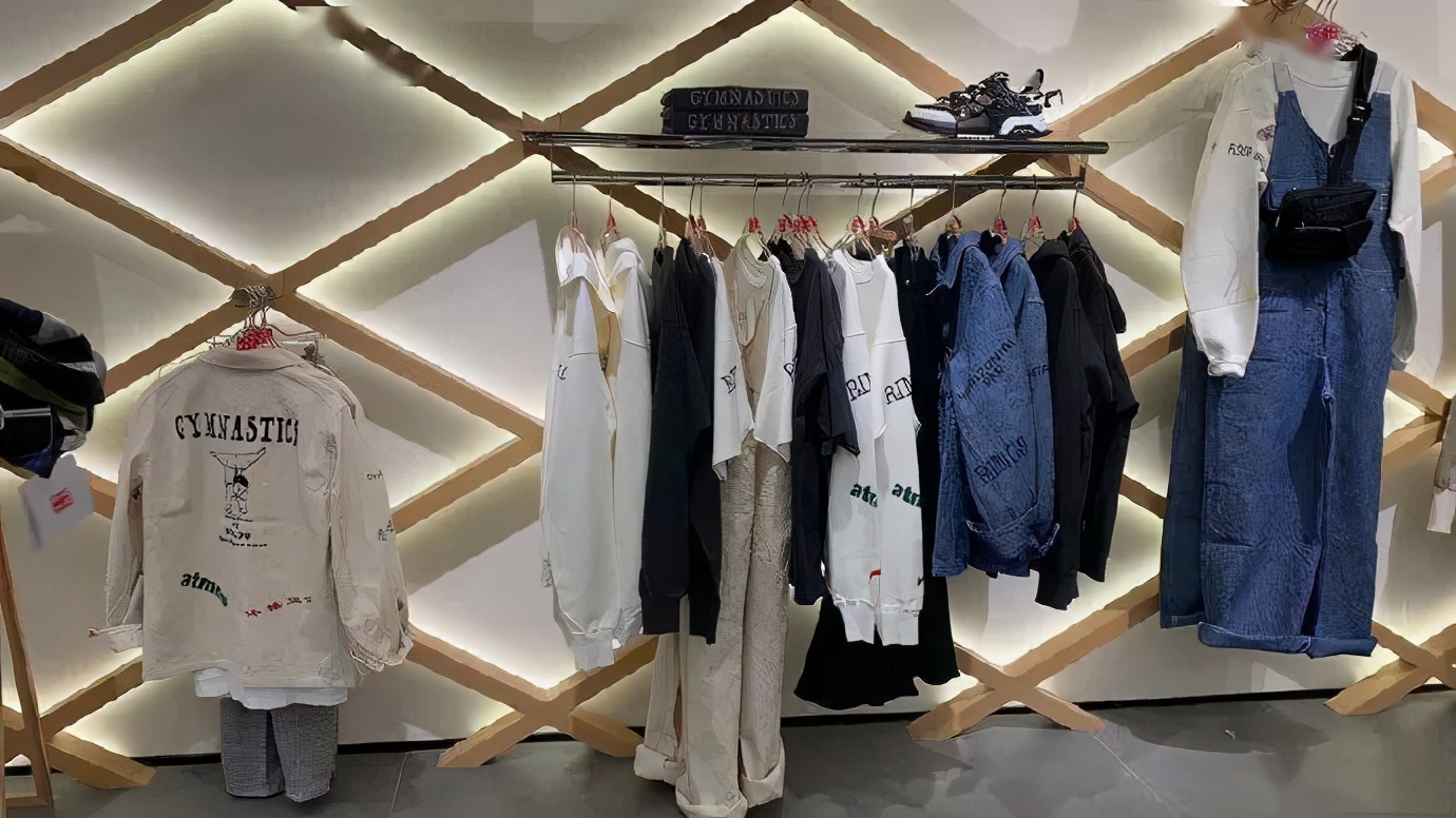 李宁惟吾pro联名aape,aape联名李宁驭帅照片