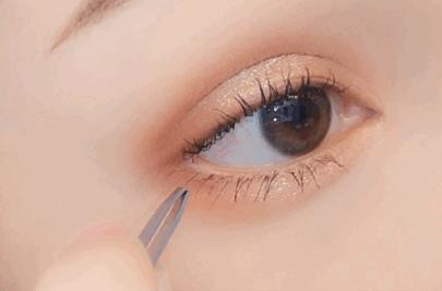 睫毛根部比较硬怎么画眼线,保姆级教程睫毛