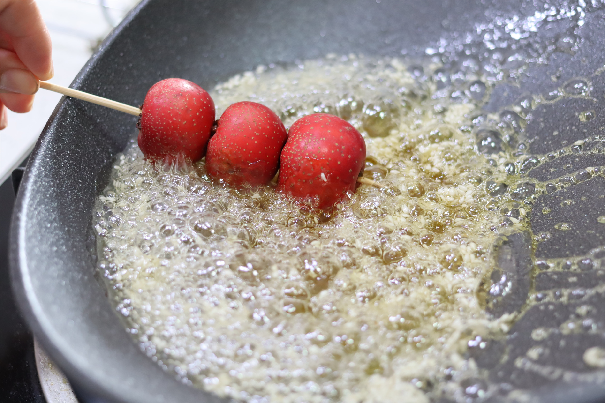 做糖葫芦怎样熬糖脆,家庭版糖葫芦怎么熬糖