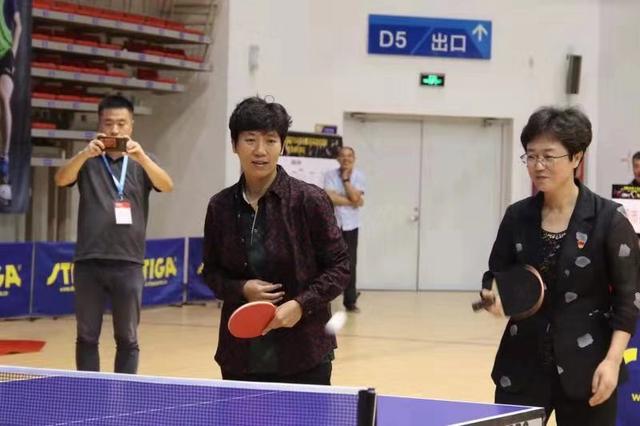 不愧是世界冠军,乒乓球世界冠军vs业余选手