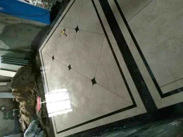 新房子装修工人装修进度很慢,新房装修完就铺砖