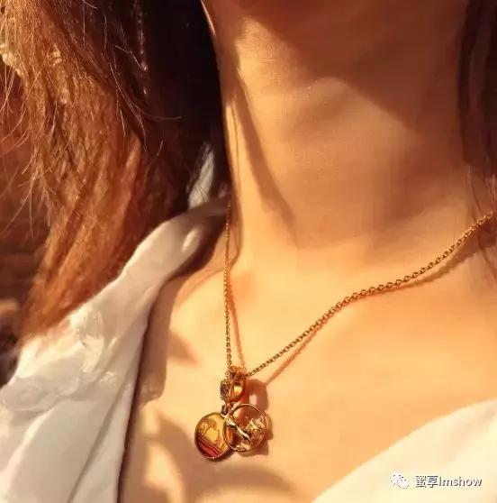 7种时尚又有品位的饰品搭配方法,百搭不过时的饰品有哪些