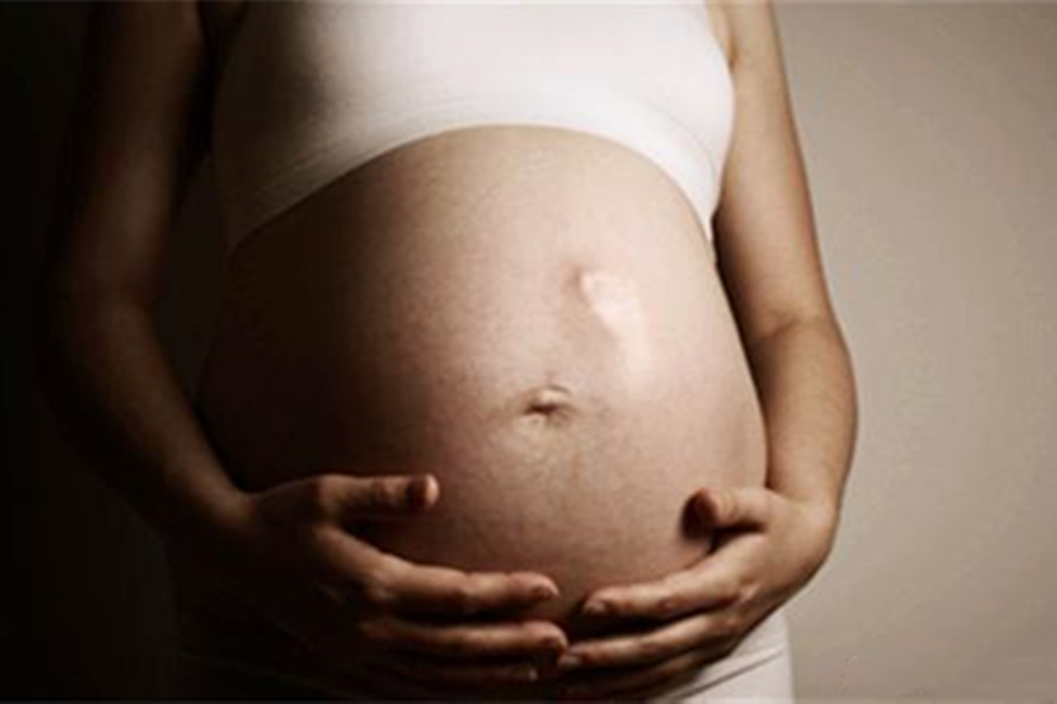 四个月胎儿踹肚子特别疼,胎儿老是踹肋骨什么原因