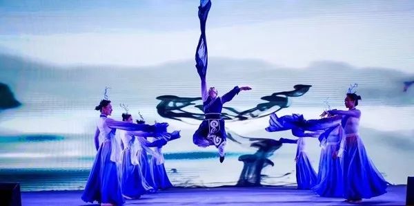 成都限行到底是20:00还是22:00,春节成都从哪天开始恢复限行