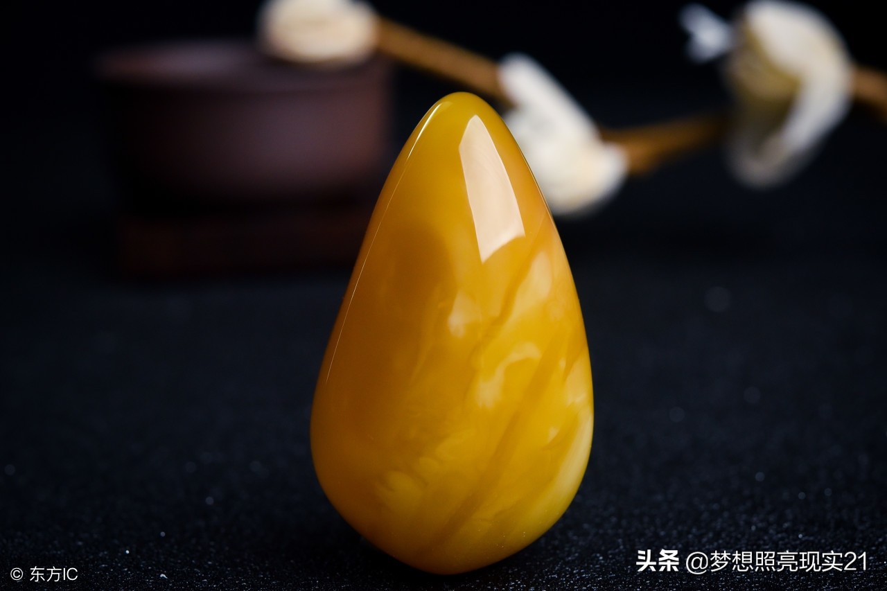 鉴别蜜蜡手串的最好方法,用紫光灯鉴别蜜蜡方法