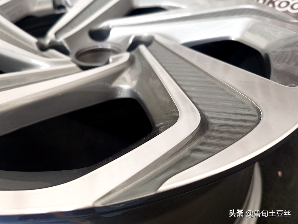 16寸龙鳞刀锋轮毂动态效果,新款刀锋轮毂动态效果