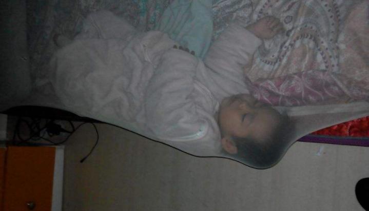 孩子从床上掉下来摔到头发育迟缓,孩子从床上仰摔下来的危害