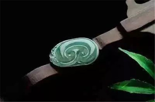 看懂玉石的好处,翡翠的光泽度怎么看