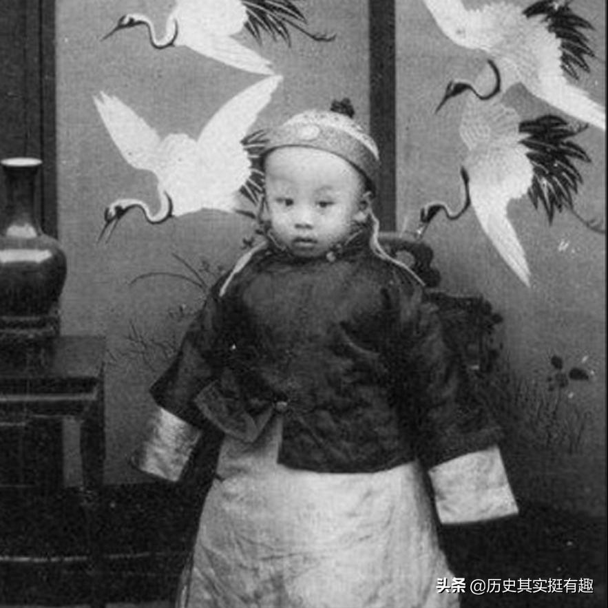 末代皇帝溥仪传奇一生,清朝末代皇帝溥仪简介