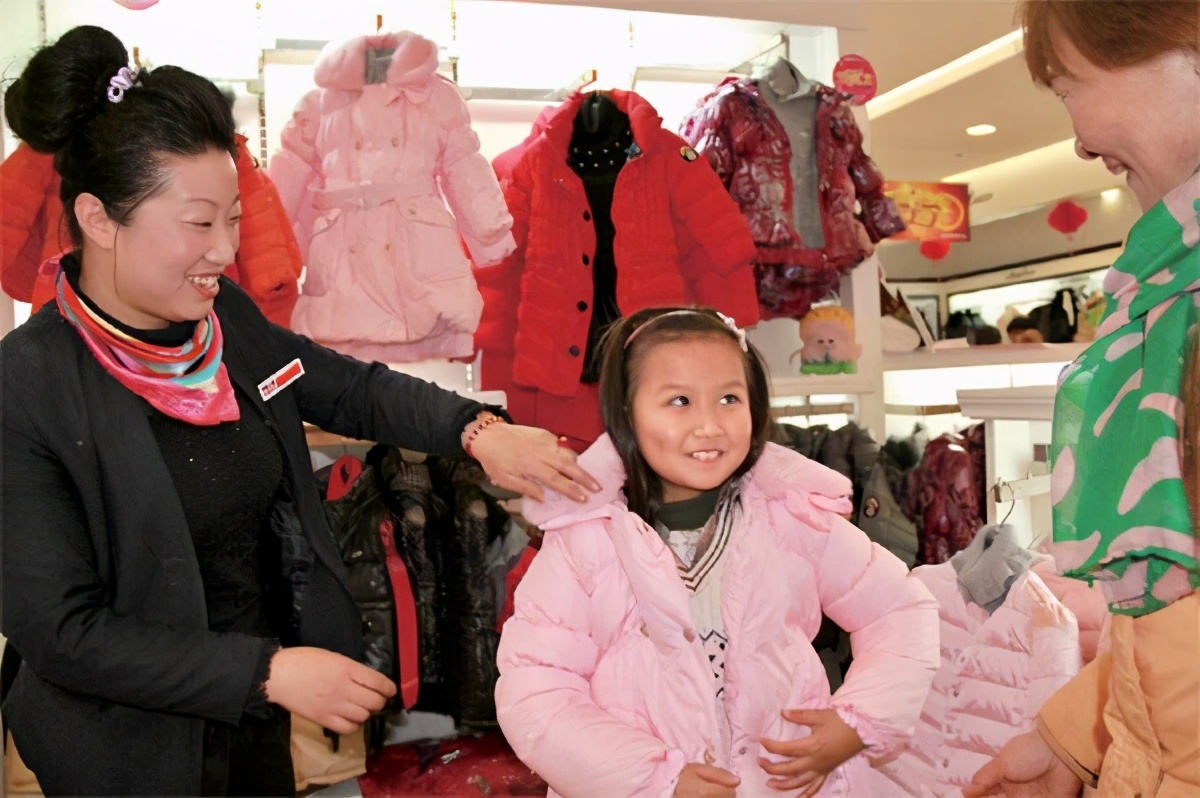 儿童衣服要穿大一号还是小一号,给孩子买衣服买多大尺码的合适