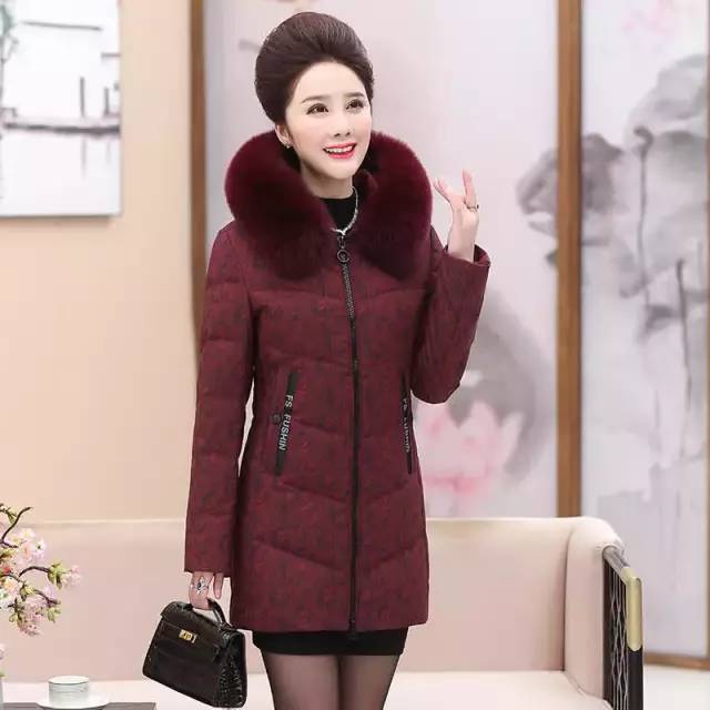 小个子面包服搭配休闲绒牛仔裤,棕色面包服穿什么裤子好看