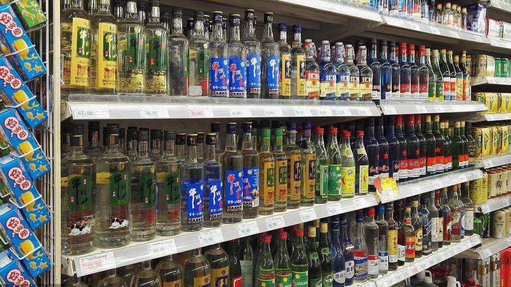 牛栏山后又一黑马，驴踢马酝酿3年，光瓶酒复兴暗藏千亿风口