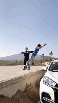 搞笑gif嫂子包饺子,搞笑gif姑娘你这次真的是玩过头了