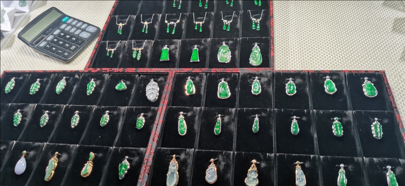 从事翡翠行业17年,翡翠玉石直播