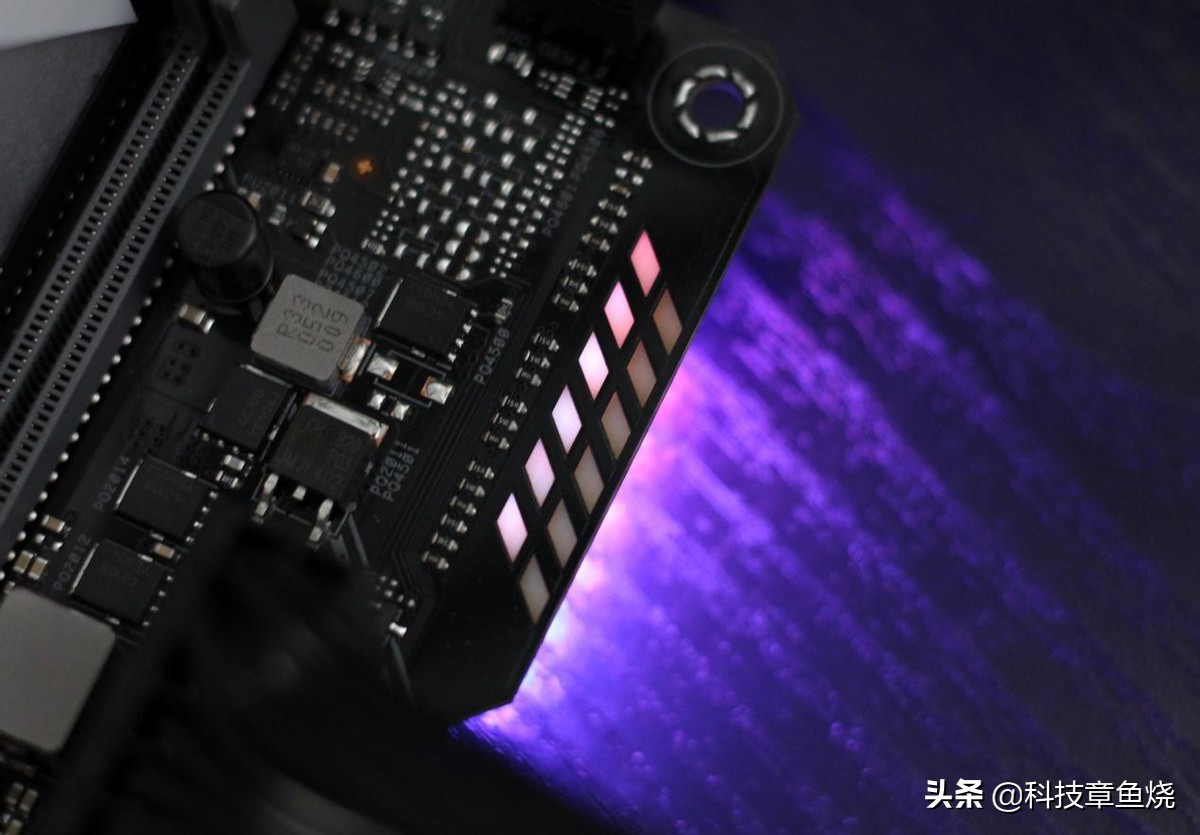 华硕tufb560重炮手能插几个固态,华硕tufb560重炮手说明书