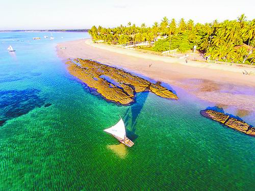 女人去巴西旅游,巴西邀请朋友洗澡要穿衣服吗