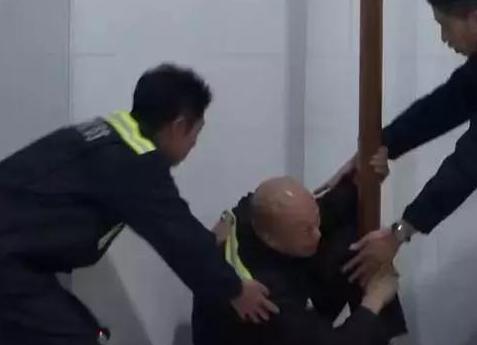 乐嘉一个人的性格是与生俱来的,乐嘉一切的改变都是身不由己