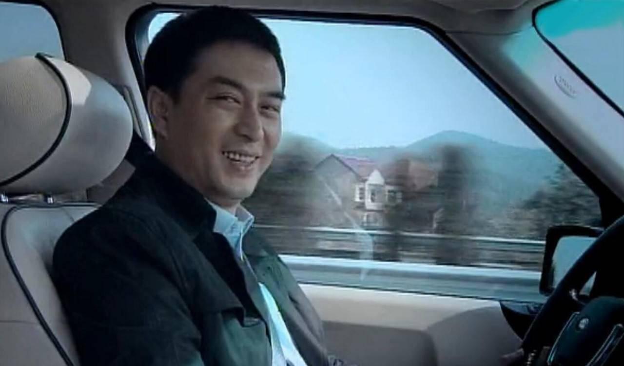 路虎沉浸式汽车,2022款路虎揽胜极光新款试驾视频