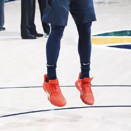 米切尔要求阿迪达斯出签名鞋,阿迪达斯米切尔最新款篮球鞋