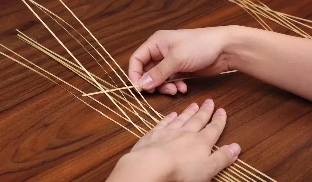 巴奴非遗竹编发簪怎么戴,简单的手工木制发簪教程