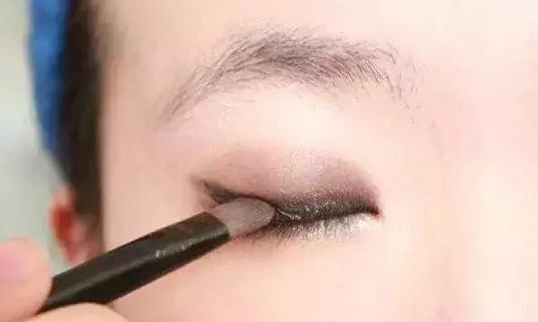 夏季怎么让皮肤降温,夏天很热你知道哪些降温小妙招