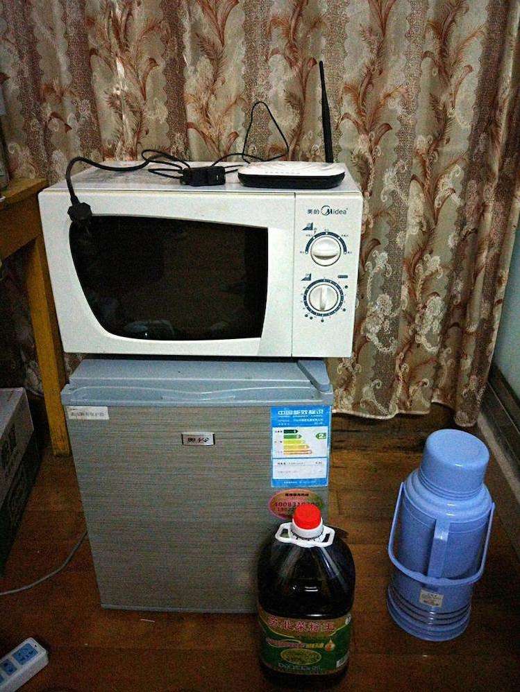 路由器旁摆放三样物品，百兆宽带变“龟速”，你做错了吗