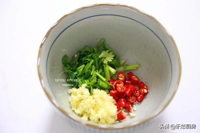 减脂凉拌酸辣大白菜,酸辣家常菜减脂