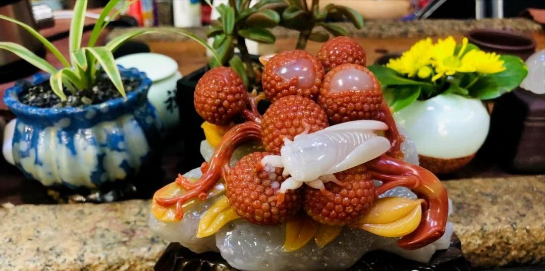 欣赏一下金丝玉的美吧,金丝玉晶莹剔透