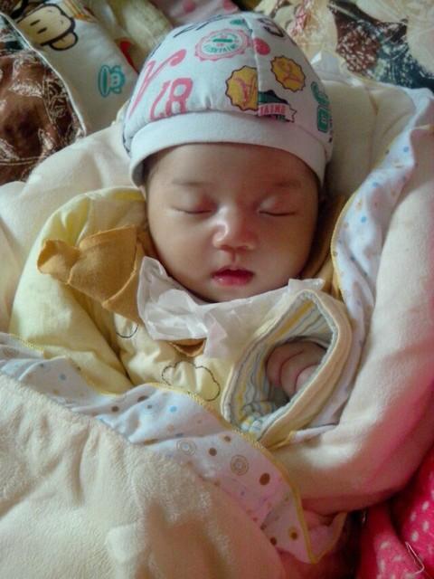 宝宝发呆多动,宝宝发呆怎么回事但喊了有反应