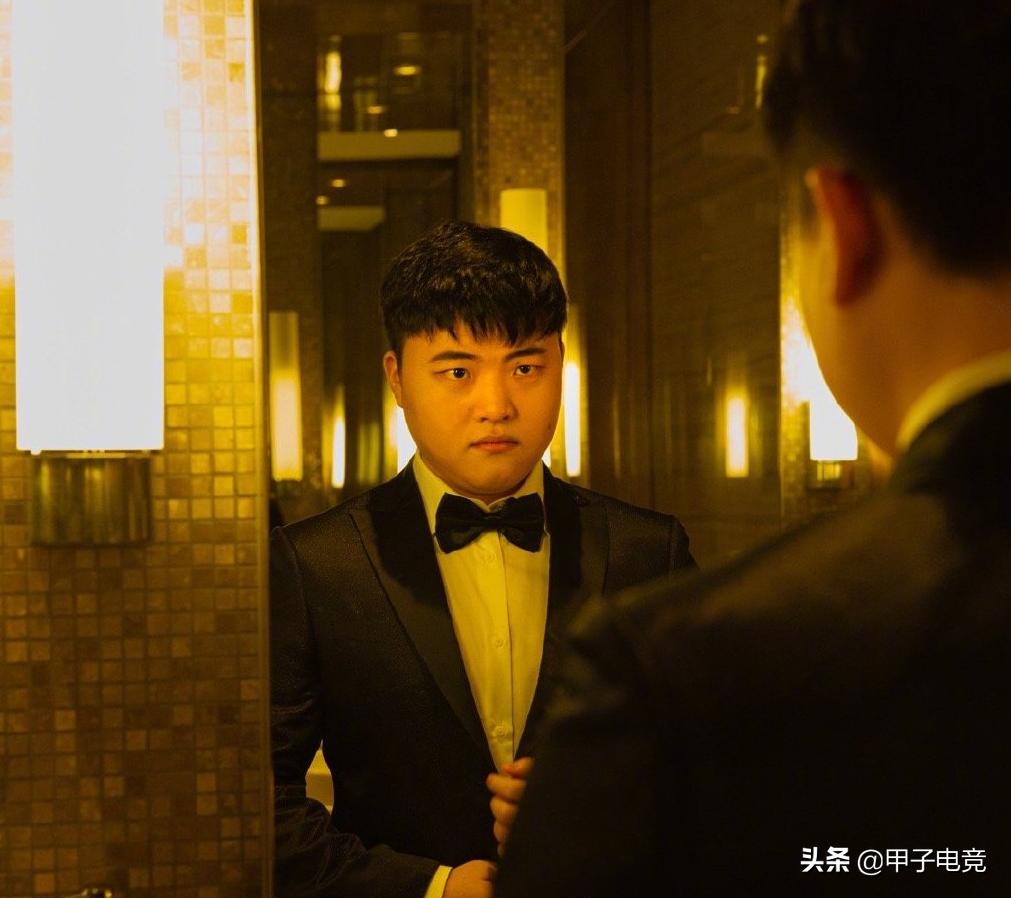 uzi官宣复出各主播反应,uzi复出消息各主播反应