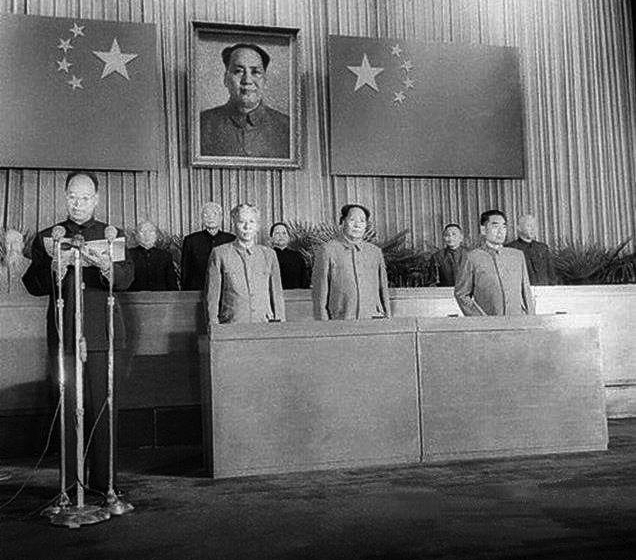 1955年授衔时,主席给七位元帅授衔,这个人给两位元帅授衔