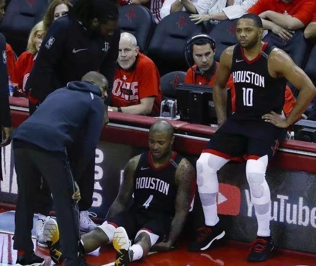 努力打球,火箭塔克轮换球员