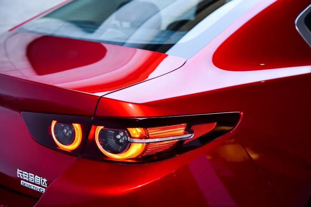 全新马自达3了解一下,全新马自达3买铂钢灰还是幻影银