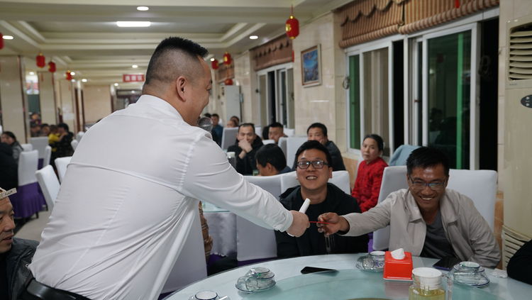 雷帝国际彩砂施工视频,雷帝国际瓷砖辅料