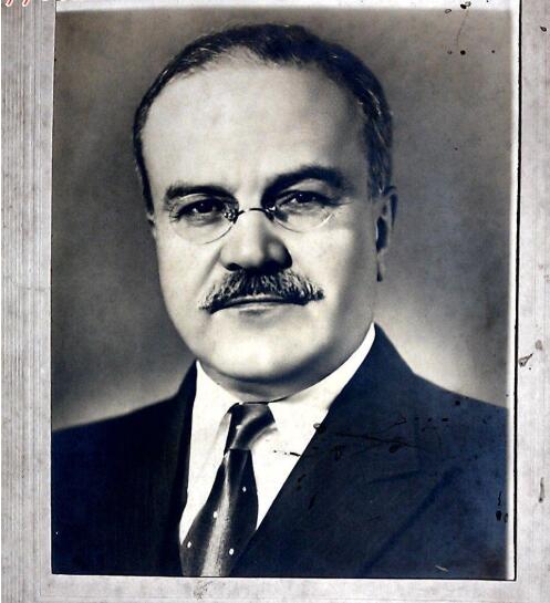 苏芬战争时期的燃烧瓶为什么被叫做“莫洛托夫鸡尾酒”?