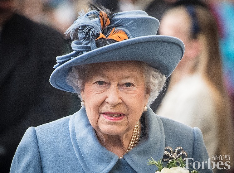 英女王卖东西,英女王90岁