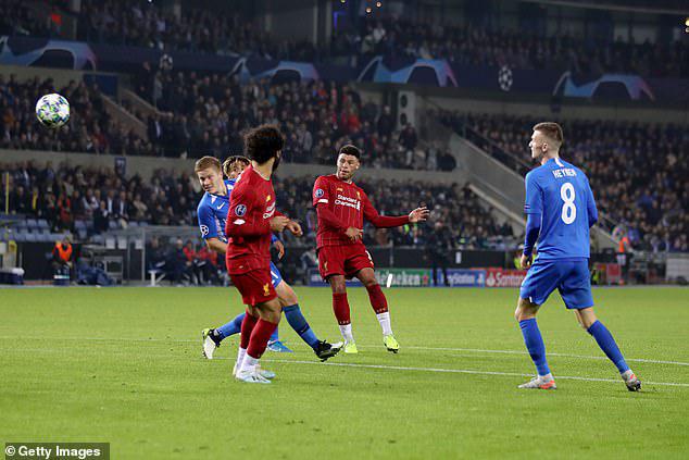 欧冠名场面米兰金童爆趟巴萨防线,范佩西凌空斩集锦