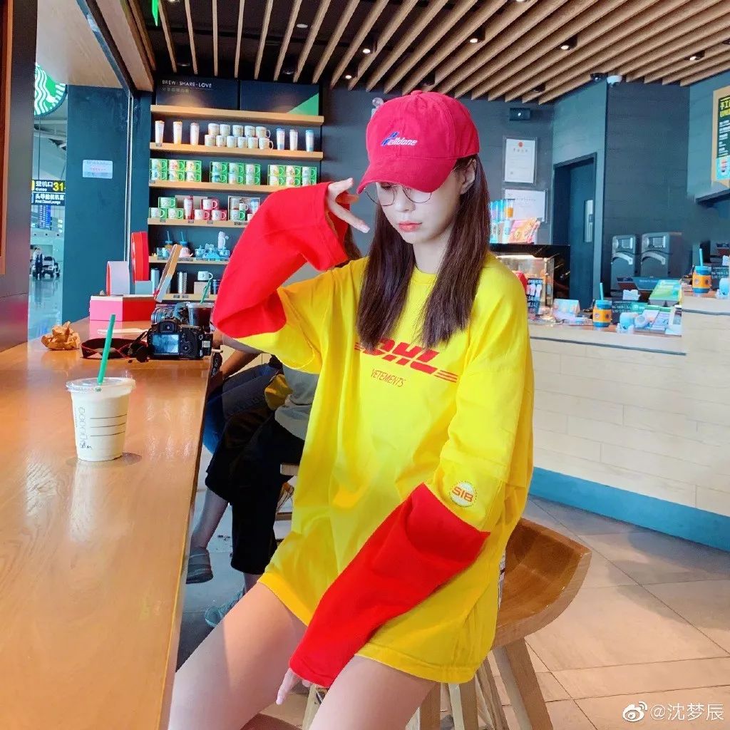 杨幂穿的潮牌aape,杨幂带火的韩国潮牌