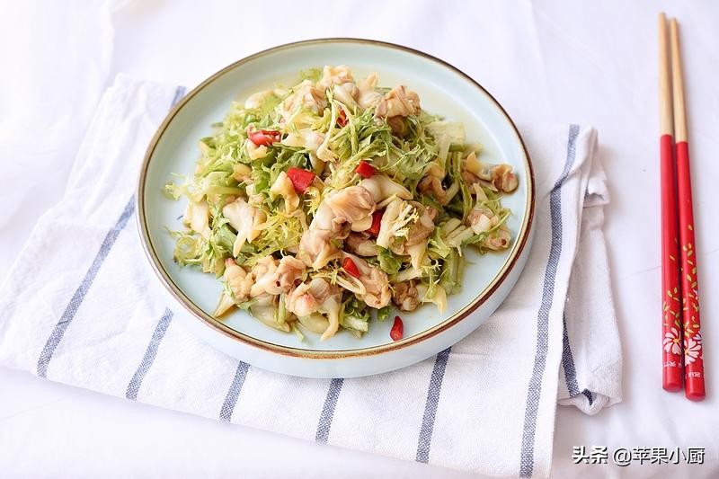 海鲜能不能和素菜一起吃,请问海鲜不能和什么菜一起吃