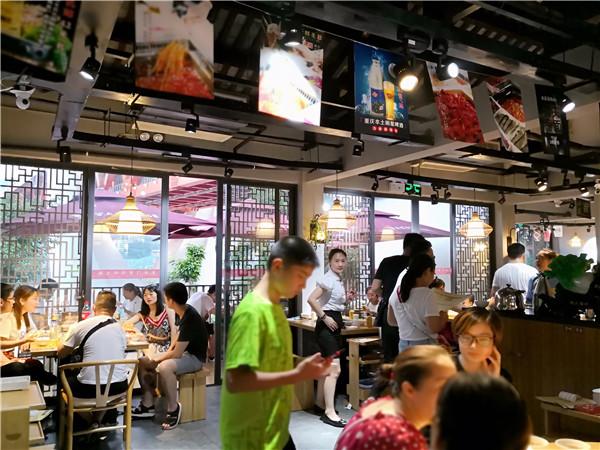 开火锅店需要哪些技巧,新手开火锅店注意事项和经营模式