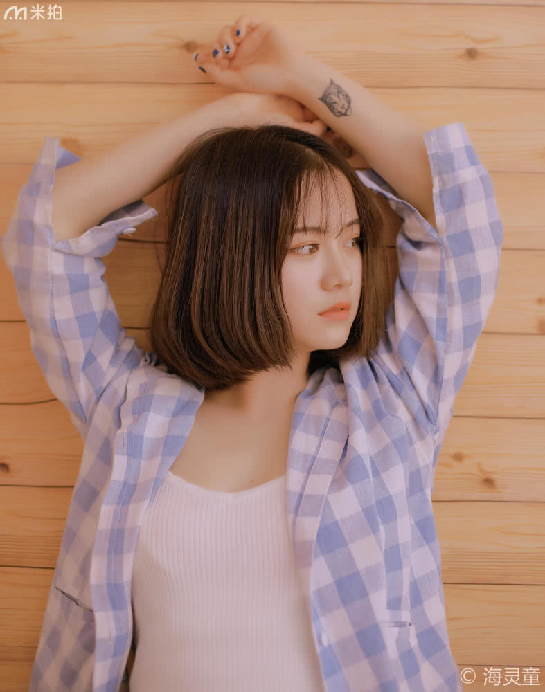 甜美少女拍摄写真,漂亮女生居家写真