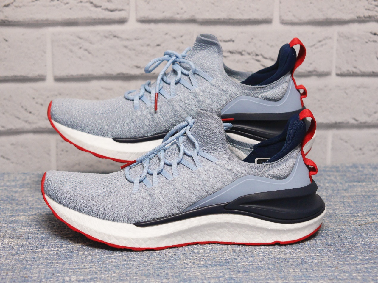 选阿迪达斯还是nike足球鞋,哪款阿迪达斯运动鞋好