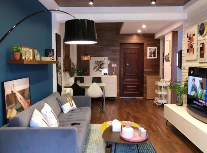 没想到演过《小时代》的她居然这么”穷“，房子都没顾里衣帽间大