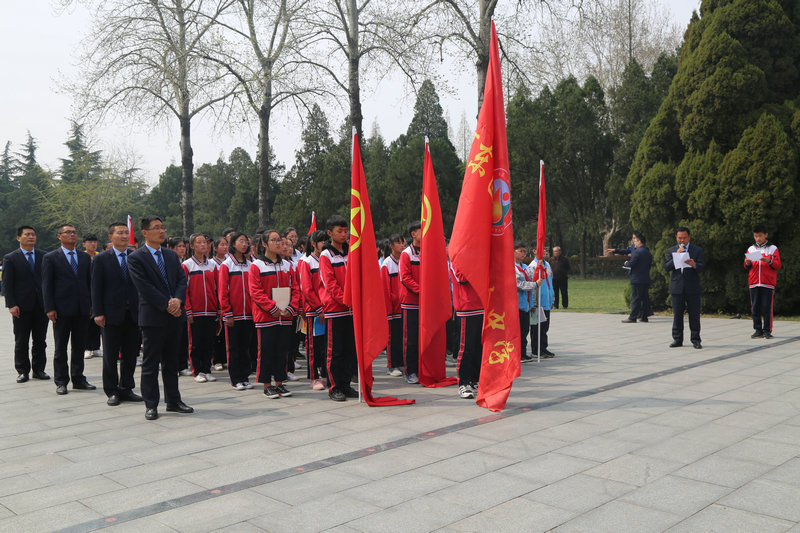 祭奠缅怀英烈,传承红色基因——益民中学组织学生到华东革命烈士陵园进行祭奠扫墓活动